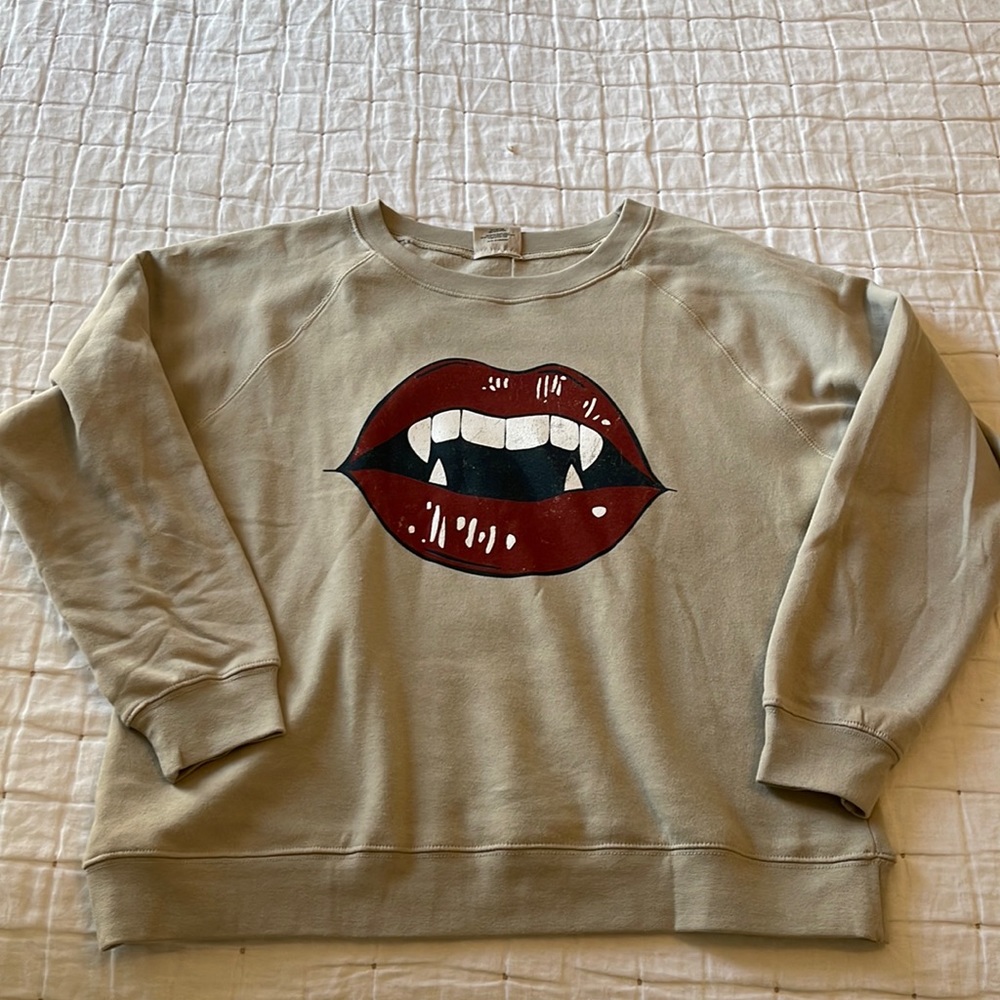 Mallory Ervin Living Fully Vampire sweatshirt M